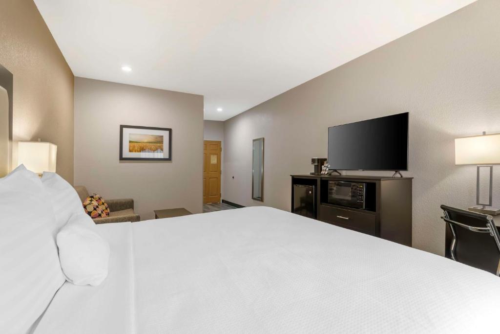 Best Western Plus Des Moines West Inn & Suites - Room King Con Sofá Cama - No Fumador