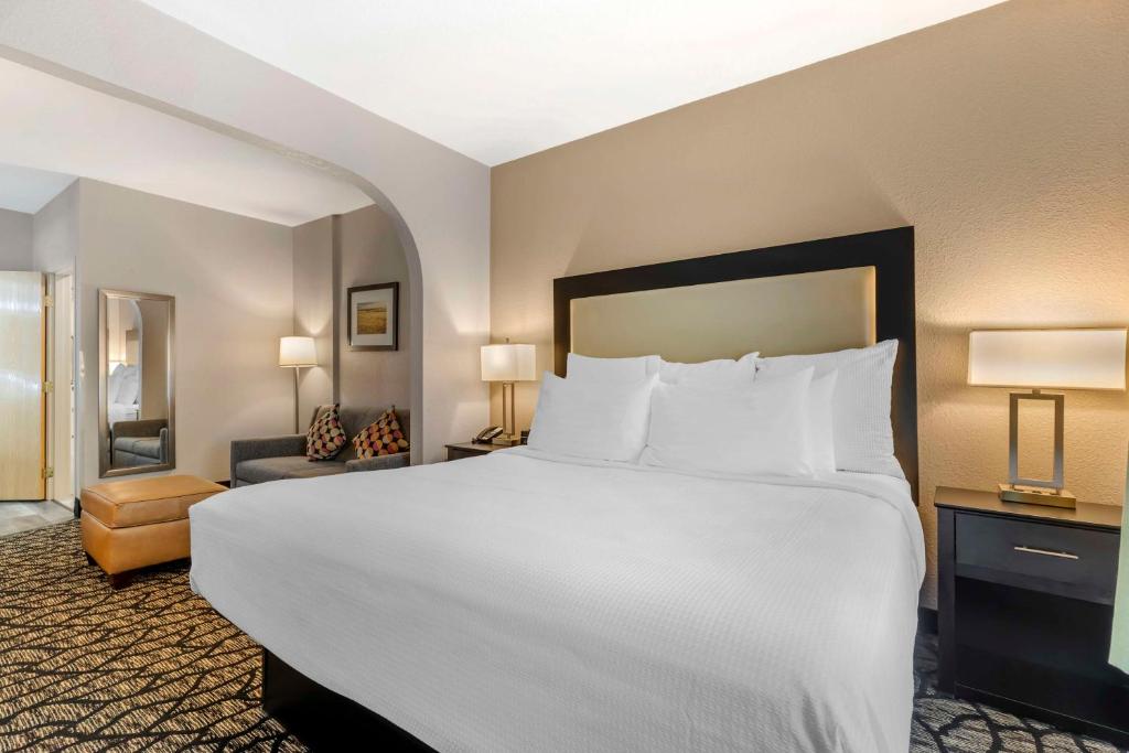 Best Western Plus Des Moines West Inn & Suites - King Suite Con Sofá Cama - No Fumador