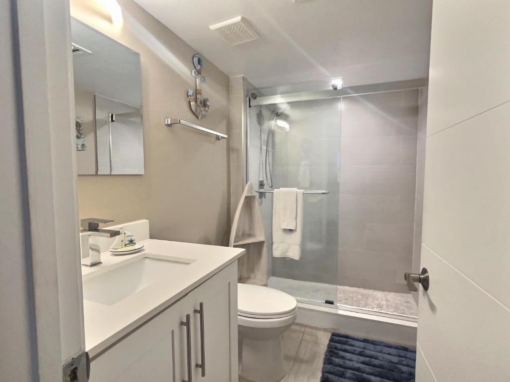Vannituba majutusasutuses Key Largo Sunrise Resort Style Ocean Pointe 5315