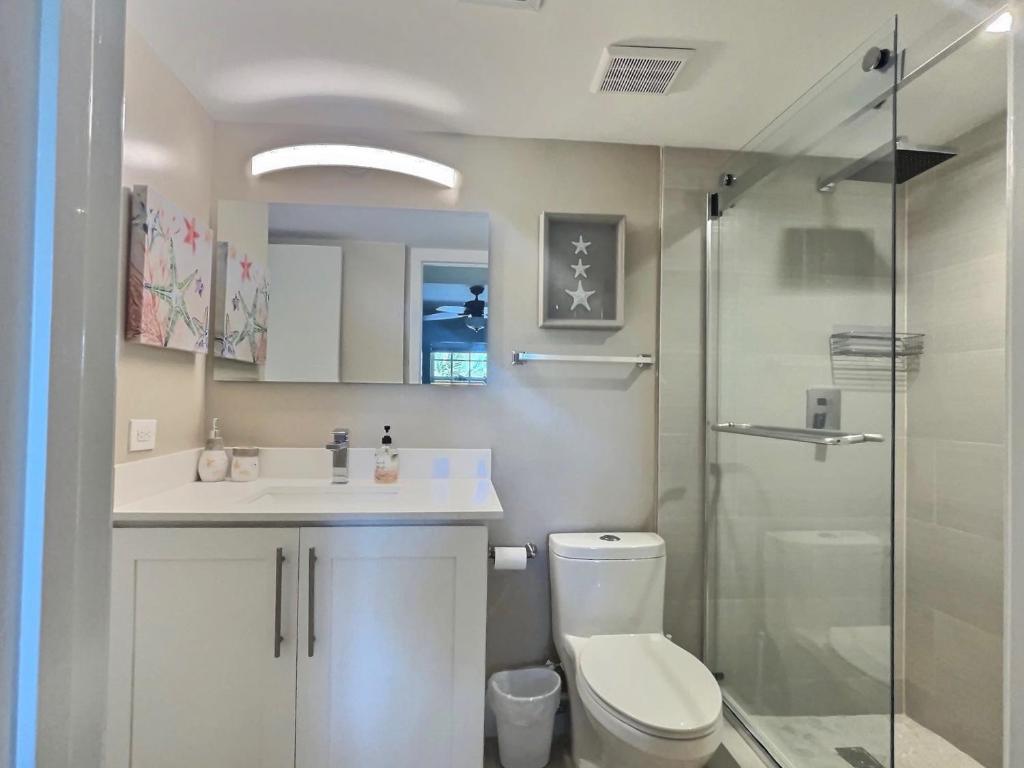 Vannituba majutusasutuses Key Largo Sunrise Resort Style Ocean Pointe 5315