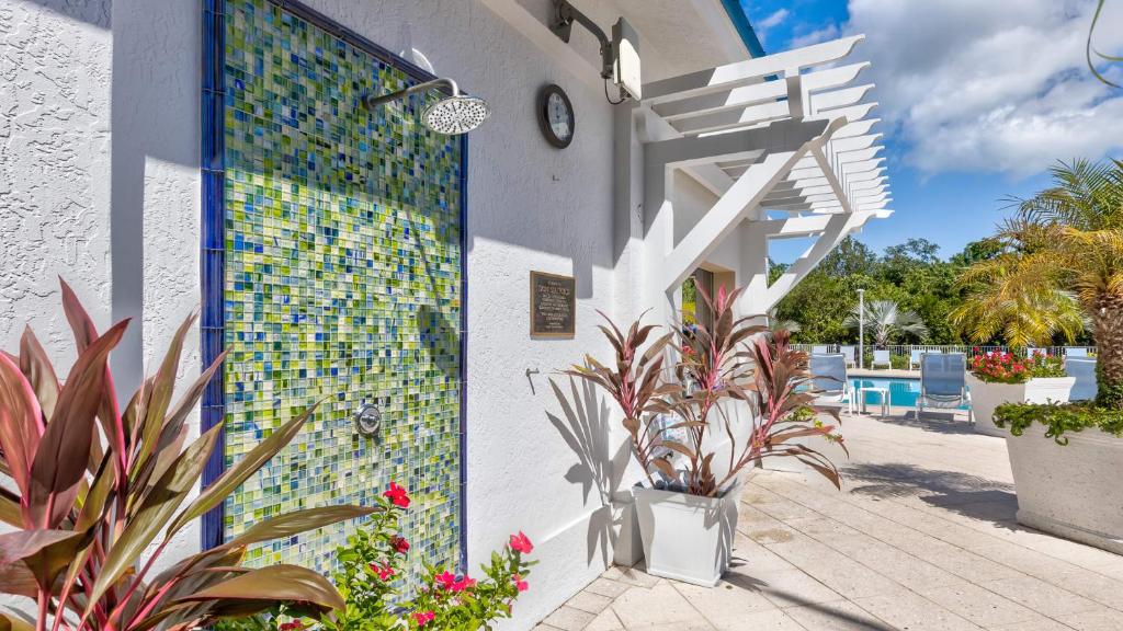 Bassein majutusasutuses Key Largo Sunrise Resort Style Ocean Pointe 5315 või selle lähedal