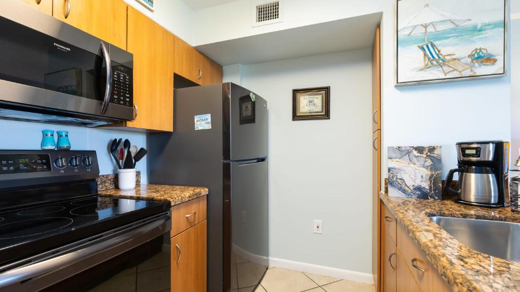 Köök või kööginurk majutusasutuses Reel Key Largo Escape Ocean Pointe 5209