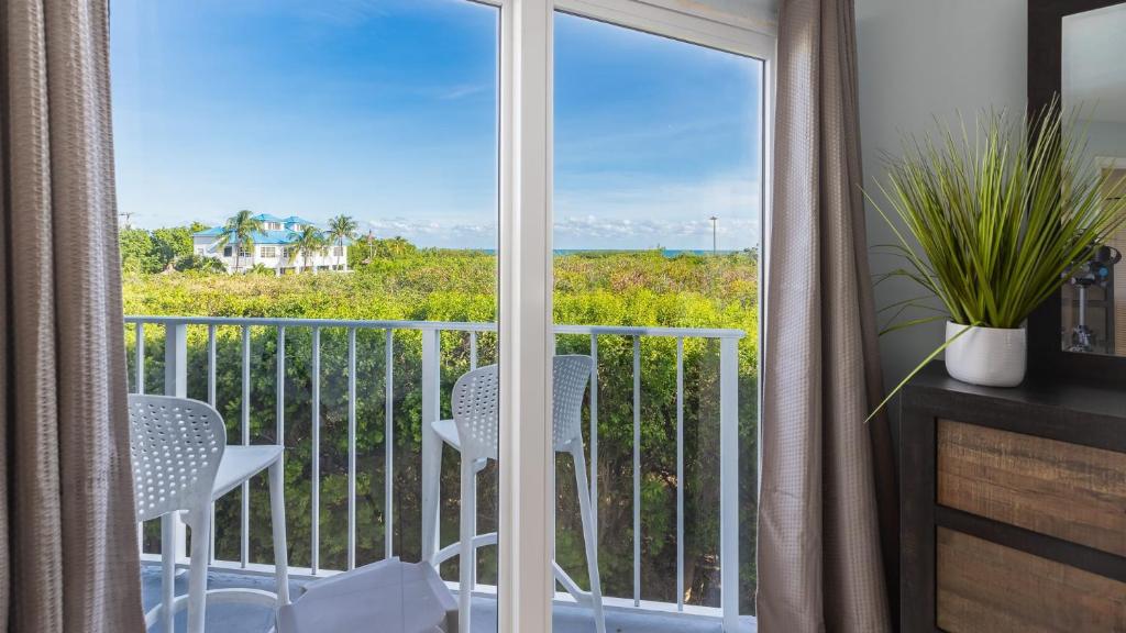 Rõdu või terrass majutusasutuses Reel Key Largo Escape Ocean Pointe 5209