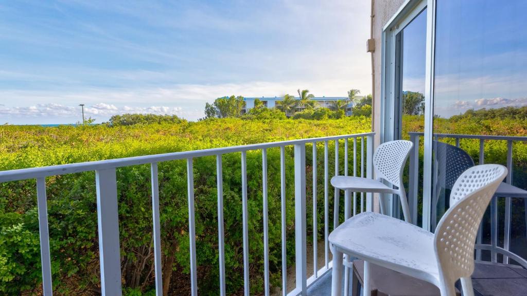 Rõdu või terrass majutusasutuses Reel Key Largo Escape Ocean Pointe 5209