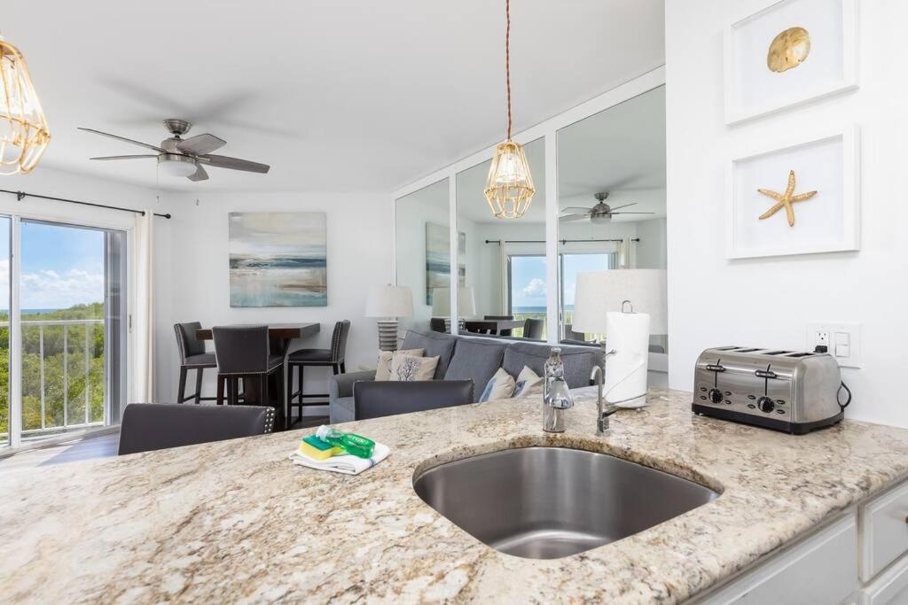 Fotografie z fotogalerie ubytování Lazy Daze Double King Suite Ocean Pointe 2310 v destinaci Key Largo