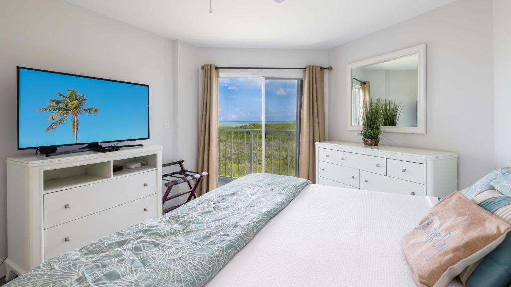 Televiisor ja/või meelelahutuskeskus majutusasutuses Nauti Hideaway Ocean Pointe 2314
