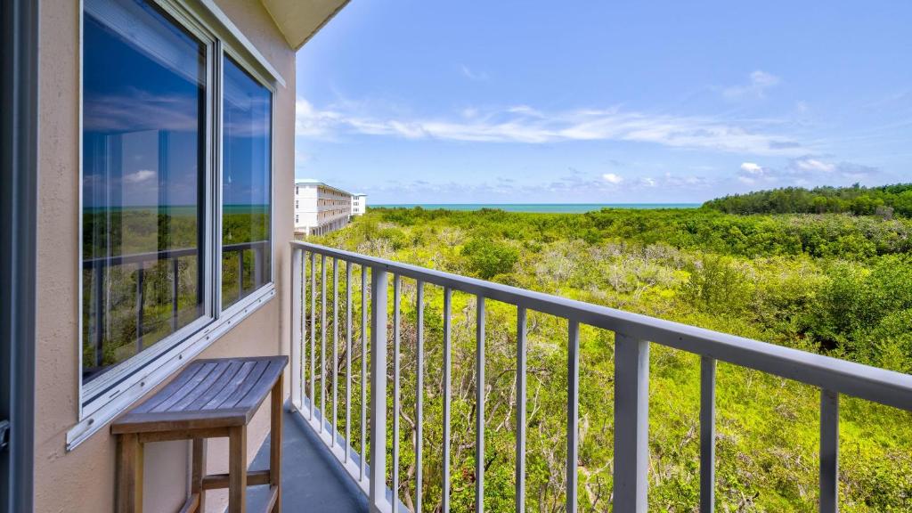 Rõdu või terrass majutusasutuses Nauti Hideaway Ocean Pointe 2314
