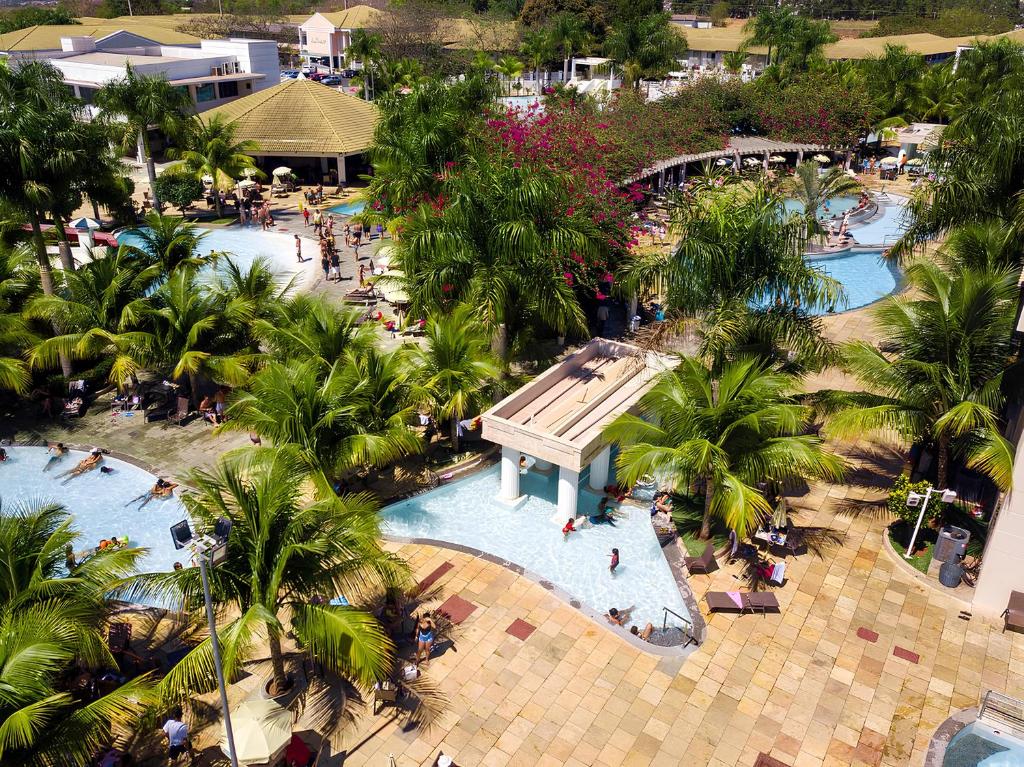 an overhead view of a pool at a resort at diRoma L'acqua 1 2 3 4 5 - Temporada Cn Luciana in Caldas Novas