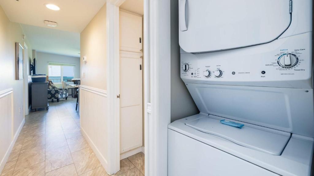 Kuchyň nebo kuchyňský kout v ubytování Ocean View Gem Ocean Pointe 3406