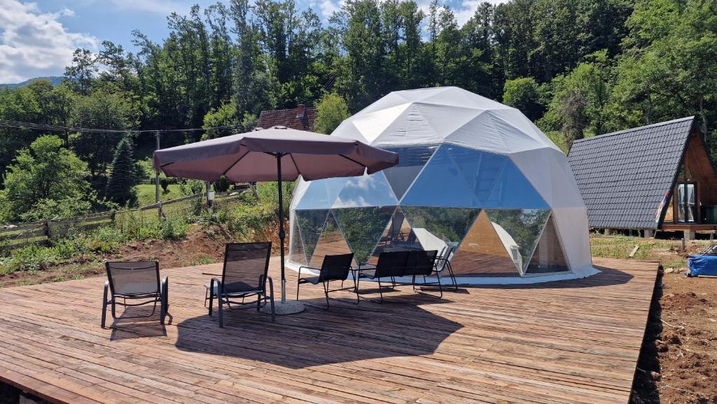 Loodusmaastik of the luxury tent lähedal