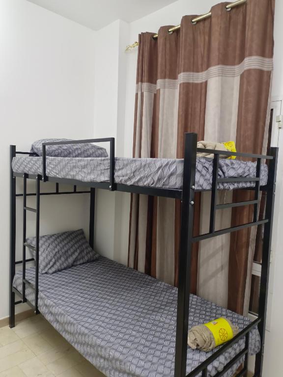 Postel nebo postele na pokoji v ubytování AL SHAMS MUSCAT MALE hostel