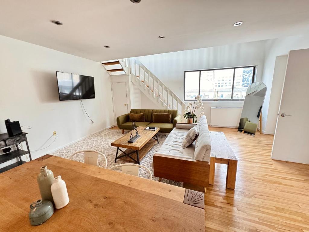 Curated visual reference: High End Scandinavian Penthouse With Large Outdoor Space Reference: Stylish Duplex Penthouse With Large Outdoor Space Nova York Preços