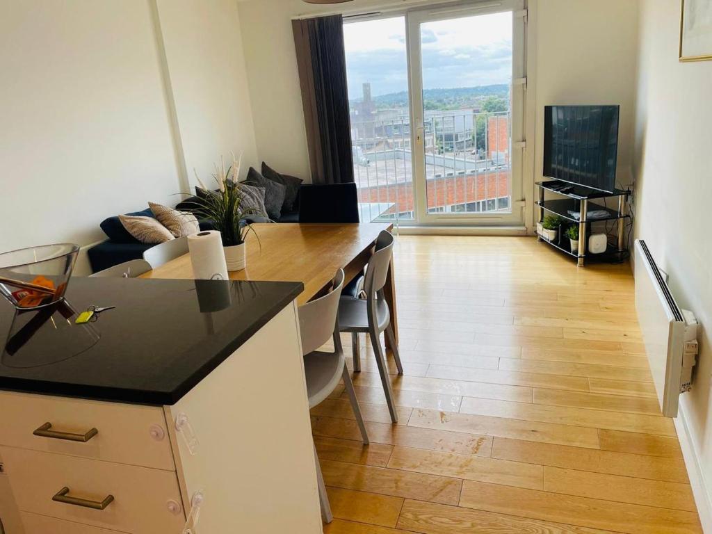Watford Centre - Luxury Penthouse - Two-Bedroom Apartment