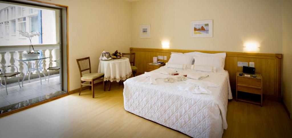 Postel nebo postele na pokoji v ubytování Hotel Regina Rio de Janeiro