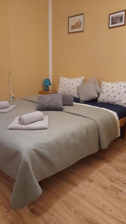 Cama o camas de una habitación en Sun and river Apartments