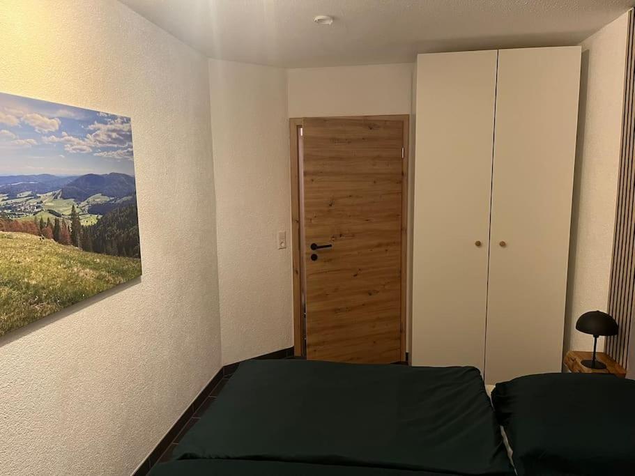 Postel nebo postele na pokoji v ubytování Ferienappartement Schwarzwaldeck in Todtnauberg