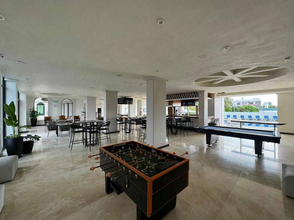 Un restaurante o sitio para comer en Hacienda Mazatlán sea view