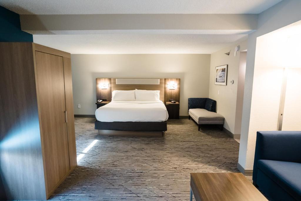 Holiday Inn Express Hotel & Suites Knoxville-North-I-75 Exit 112 by IHG photo