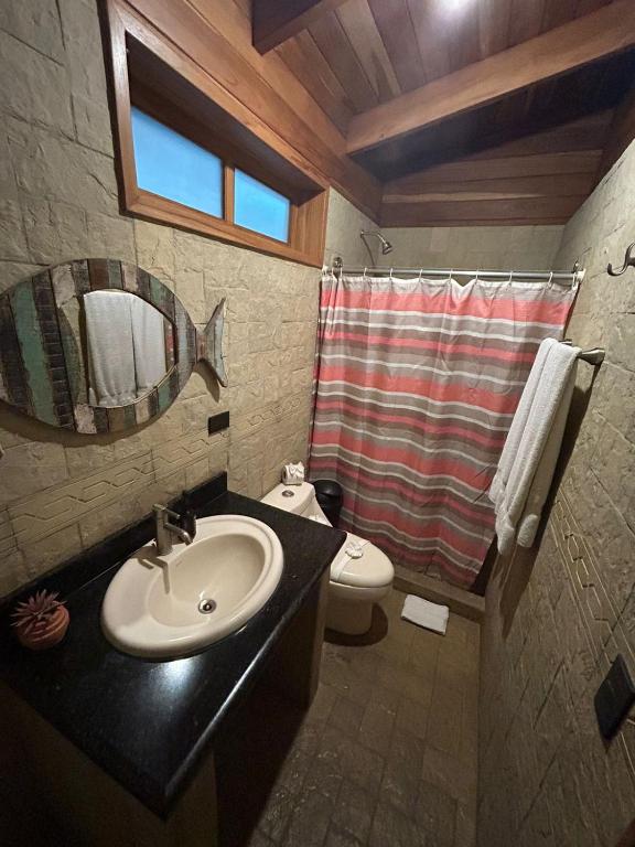 Koupelna v ubytování Casa Aura: Beachfront Premium Hostel