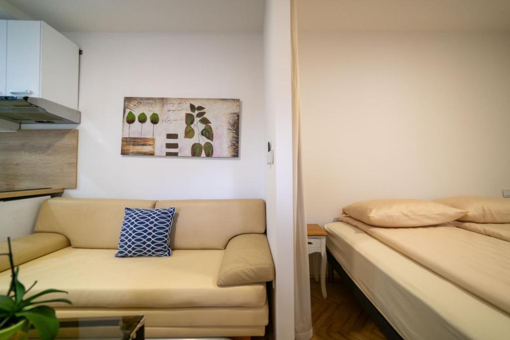 Postel nebo postele na pokoji v ubytování Four Seasons Apartments