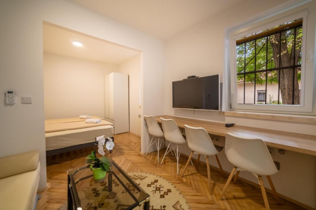 TV a/nebo společenská místnost v ubytování Four Seasons Apartments