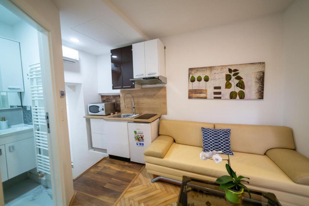 Kuchyň nebo kuchyňský kout v ubytování Four Seasons Apartments