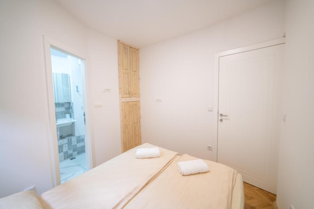 Postel nebo postele na pokoji v ubytování Four Seasons Apartments