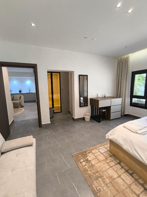Postel nebo postele na pokoji v ubytování Bostan Al-Mostadhill Chalet