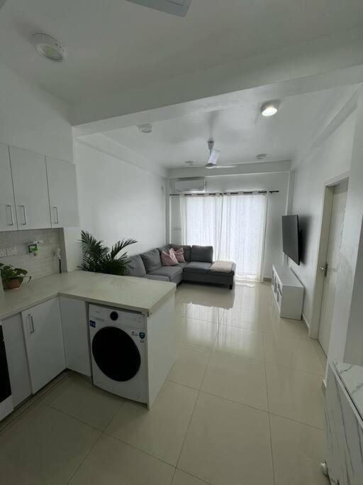Η κουζίνα ή μικρή κουζίνα στο Fully furnished apartment few steps from beach