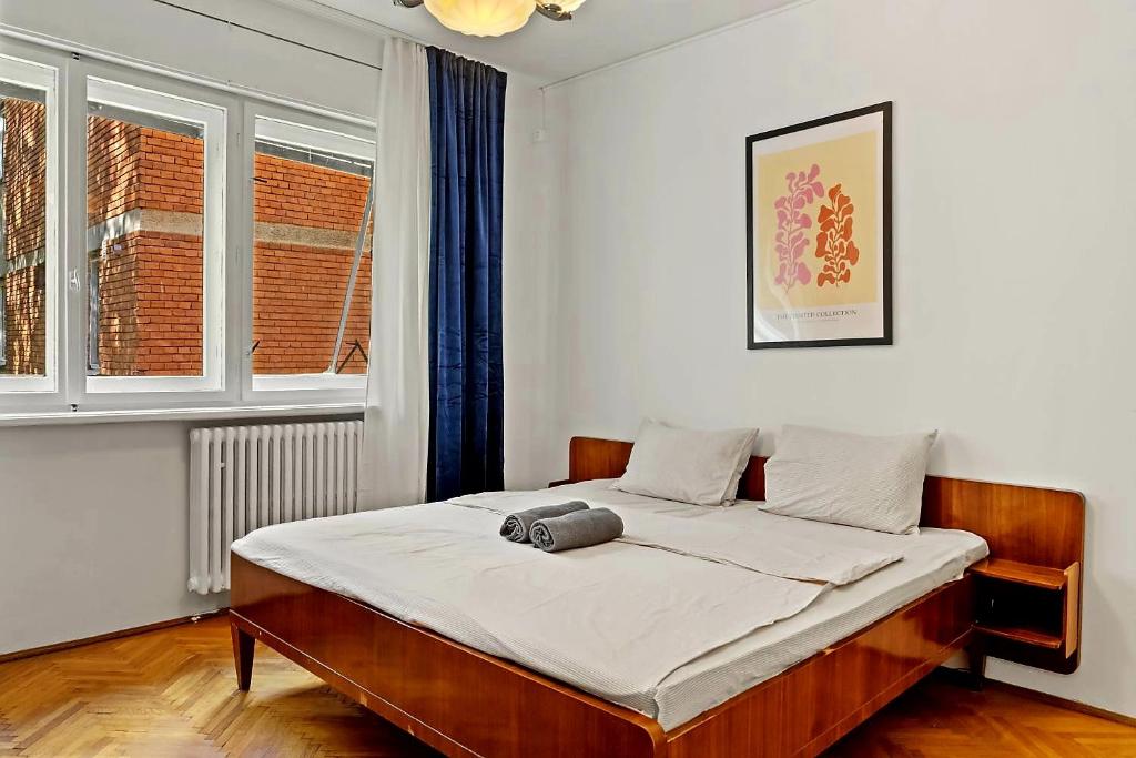 Postel nebo postele na pokoji v ubytování AFI Mall 3 Bedrooms Apartment - Perfect for Families or Groups
