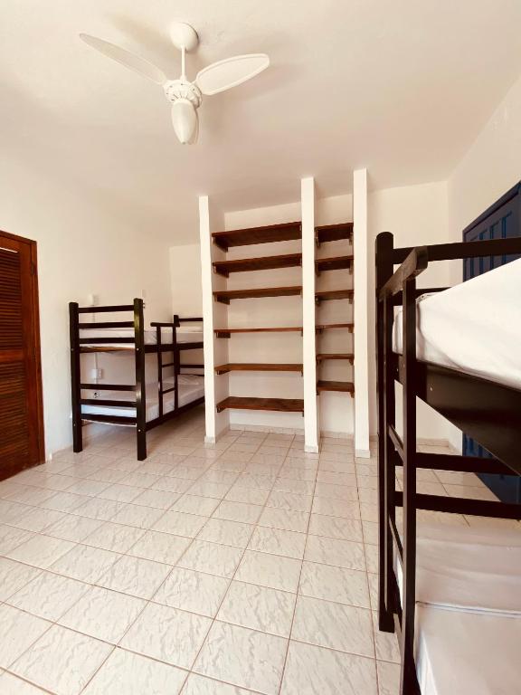 Postel nebo postele na pokoji v ubytování Adios Amigos Hostel