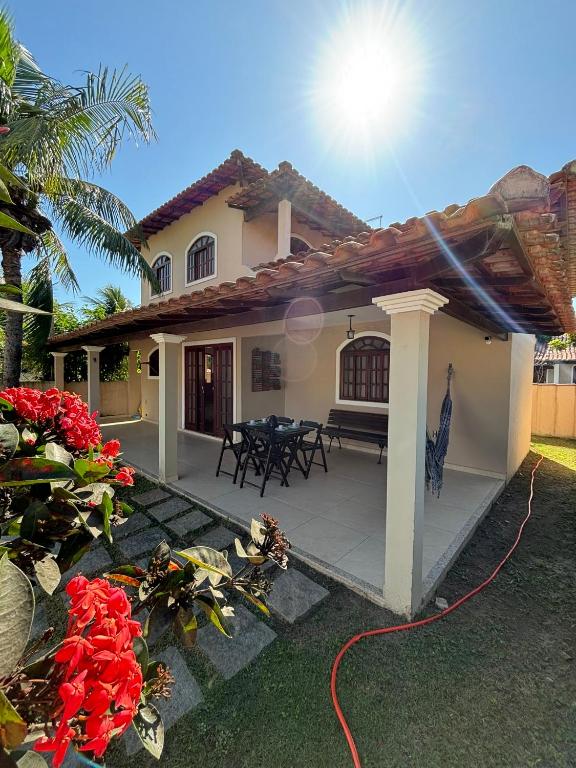 a house with a patio with a table at Casa Becker - Praia Seca in Araruama