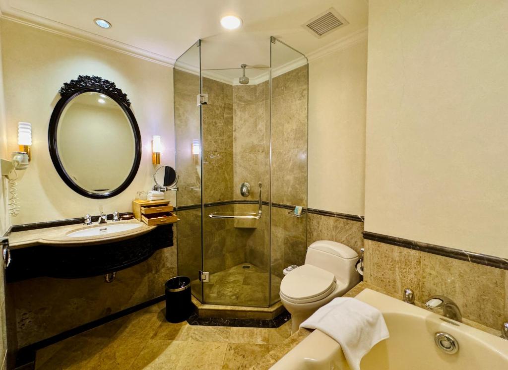 Phòng tắm tại TTC Imperial Hotel