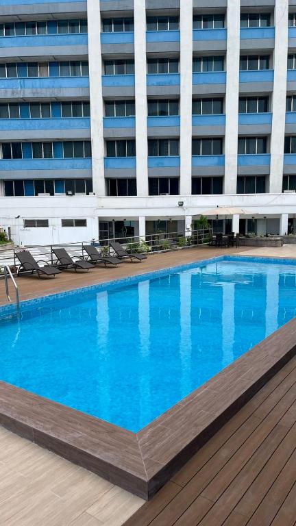 Bazén v ubytování Pearl Manila Hotel nebo v jeho okolí