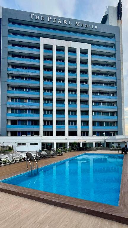 Bazén v ubytování Pearl Manila Hotel nebo v jeho okolí