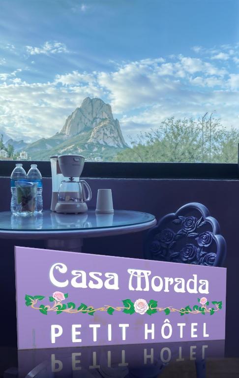 Nespecifikovaný výhled na hory nebo výhled na hory při pohledu z hotelu