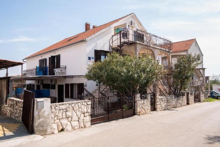 Apartments Fidelis - Two Bedroom Apartment with Terrace and Pool View 5