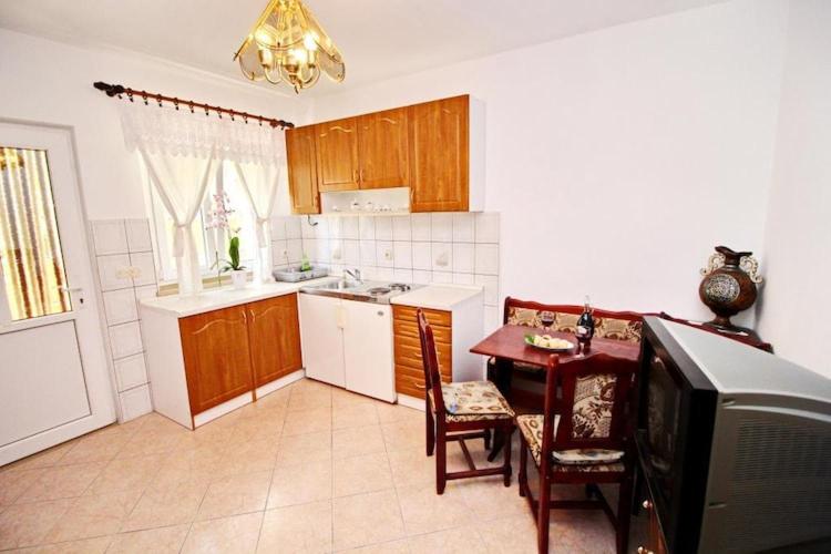 Apartments Veselka, Lumbarda - One Bedroom Apartment with Terrace and Garden View Apt 1 - Housity