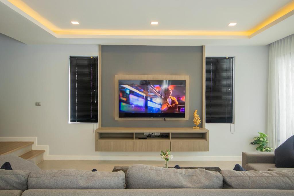 TV a/nebo společenská místnost v ubytování Zensiri pool villa Koh Chang