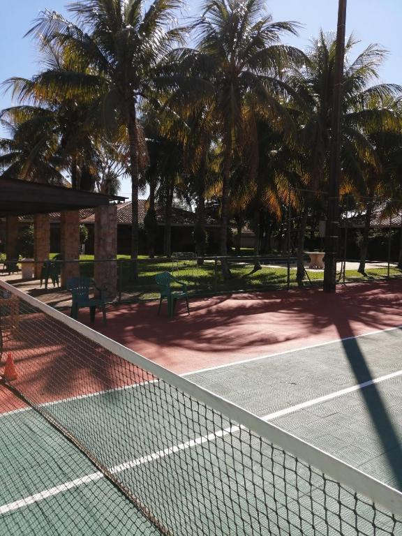 Tenis a/nebo squash v ubytování BauHouse Comfort Suites Asuncion nebo okolí