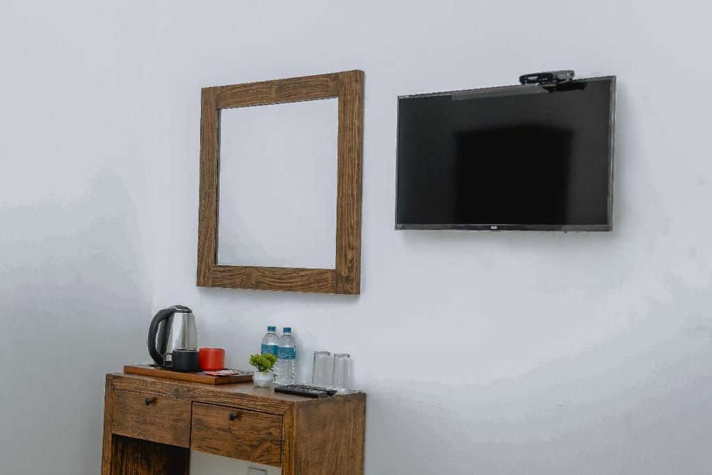 TV a/nebo společenská místnost v ubytování Lucky Transit Hotel - Katunayake Airport