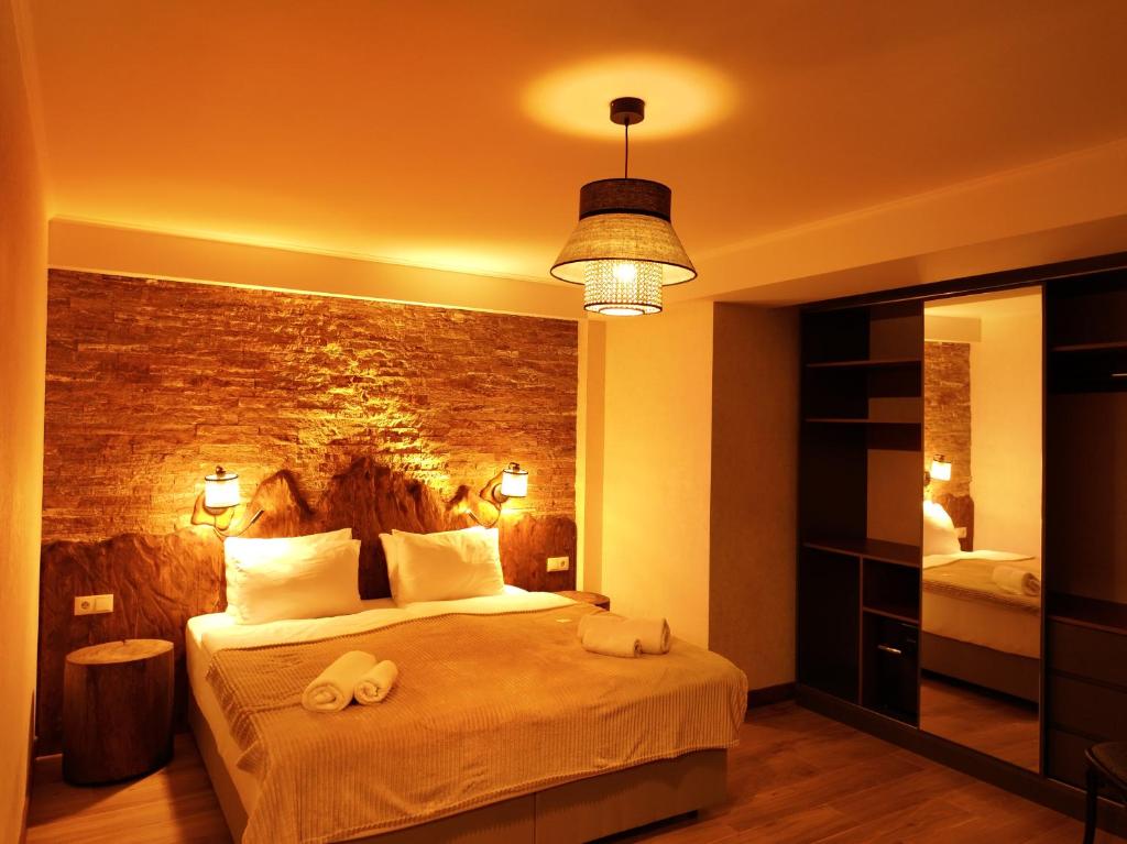 Postel nebo postele na pokoji v ubytování Hotel Ushba in Mestia