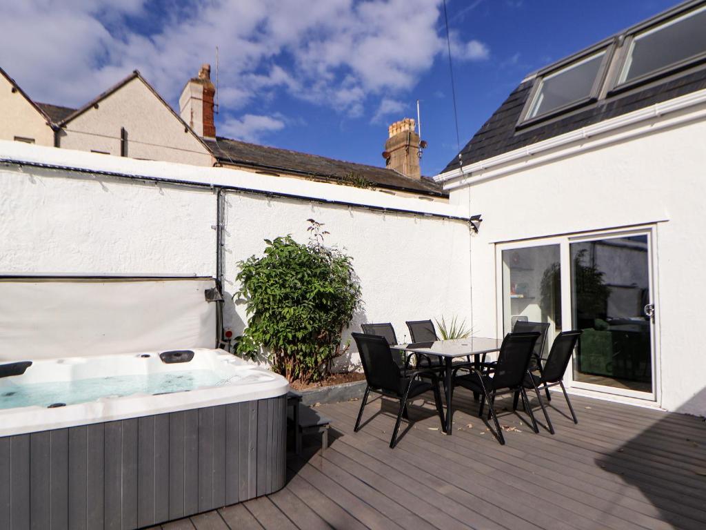 En terrasse eller udendørsområde på The Railway Cottage