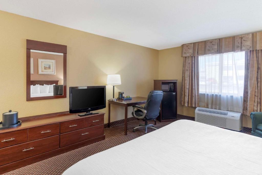Quality Inn & Suites Bloomington University Area - King Room - Niet -roken