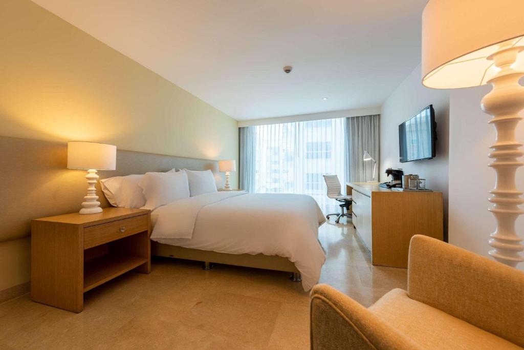 Postel nebo postele na pokoji v ubytování Radisson Cartagena Ocean Pavillion Hotel