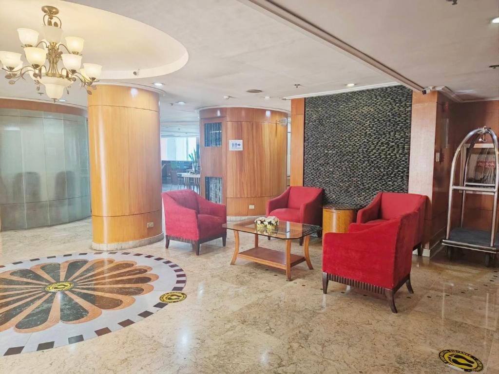 Posezení v ubytování Pearl Manila Hotel