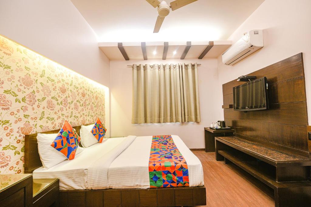 Postel nebo postele na pokoji v ubytování FabHotel Aashraye