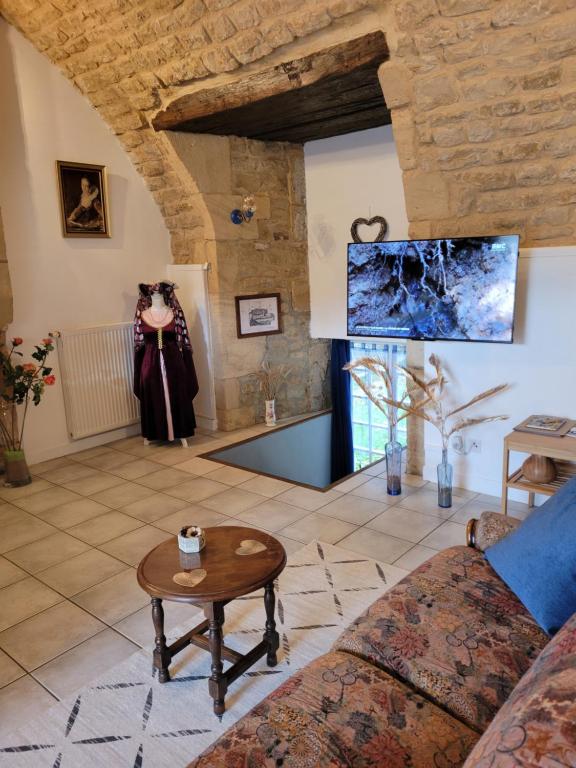 TV a/nebo společenská místnost v ubytování Château des Princes "Prince Cupidon"