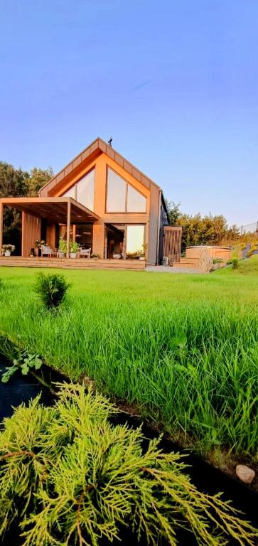 Garður fyrir utan Stodoła Rzym - domek, jacuzzi, sauna, jezioro, las