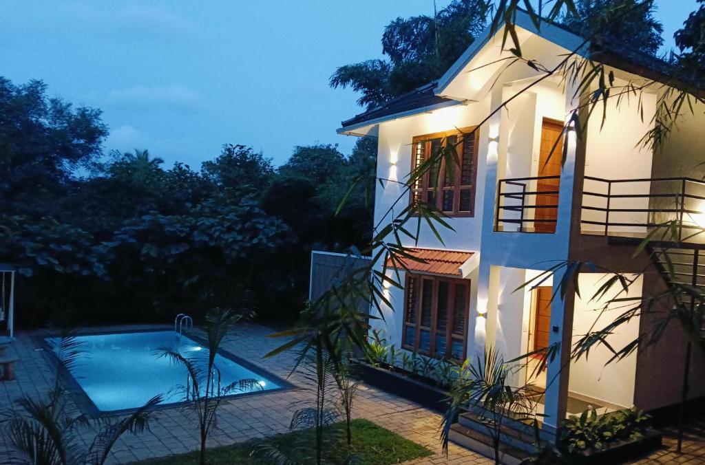Bazén v ubytování Le Eden Resort nebo v jeho okolí